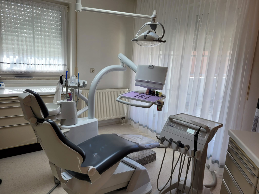Behandlungszimmer_2-Zahnarztpraxis-Markus-Binner-Neunkirchen-am-Sand